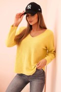 Sweter damski  z wiskozą z dekoltem w serek żółty  
