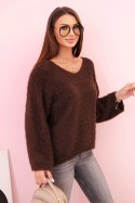 Sweter damski z moheru o luźnym kroju i dekolcie w serek brązowy  