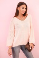 Sweter damski z moheru o luźnym kroju i dekolcie w serek pudrowy róż  