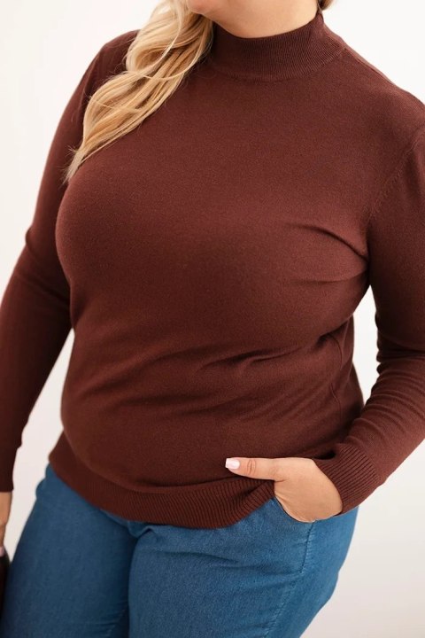 Sweter damski Plus Size z wiskozy z golfem brązowy Sweter damski Plus Size z wiskozy z golfem brązowy