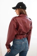 Kurtka damska krótka z eko skóry z paskiem i kołnierzem jasno bordowa