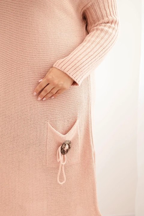 Sukienka swetrowa damska Plus Size z moherem oversize z kieszenią pudrowy róż Sukienka swetrowa damska Plus Size z moherem oversize z kieszenią pudrowy róż