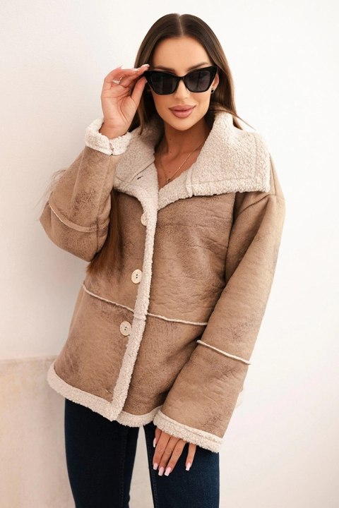 Kurtka damska Plus Size ocieplana z barankiem i guzikami krótki fason camelowa Kurtka damska Plus Size ocieplana z barankiem i guzikami krótki fason camelowa