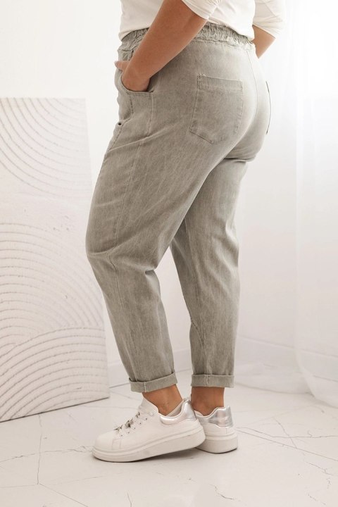 Spodnie damskie dekatyzowane Plus Size z gumką i kieszeniami beżowe Spodnie damskie dekatyzowane Plus Size z gumką i kieszeniami beżowe