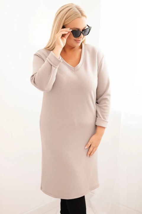 Sukienka damska Plus Size masełkowa z dekoltem V i rękawem ciemno beżowa Sukienka damska Plus Size masełkowa z dekoltem V i rękawem ciemno beżowa