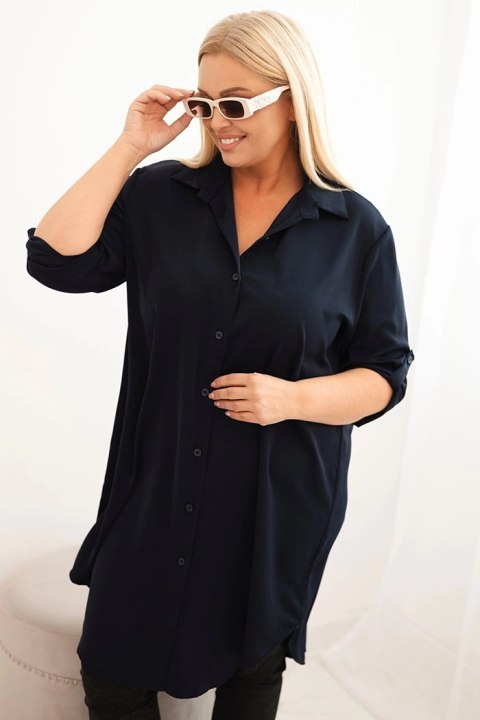 Sukienka damska koszulowa Plus Size z dłuższym tyłem i podwijanym rękawem granatowa Sukienka damska koszulowa Plus Size z dłuższym tyłem i podwijanym rękawem granatowa