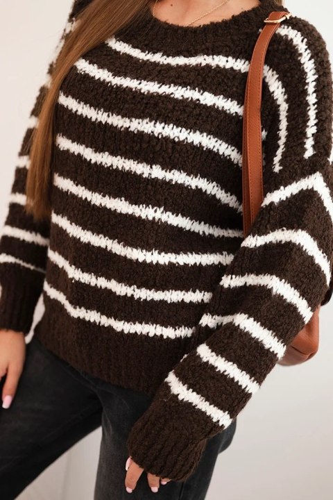 Sweter damski w paski z wełną o luźnym kroju brązowy Sweter damski w paski z wełną o luźnym kroju brązowy