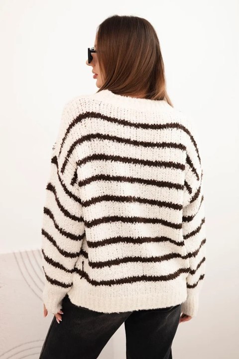 Sweter damski w paski z wełną o luźnym kroju ecru Sweter damski w paski z wełną o luźnym kroju ecru