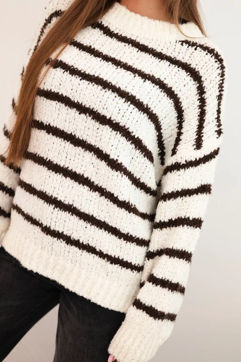Sweter damski w paski z wełną o luźnym kroju ecru Sweter damski w paski z wełną o luźnym kroju ecru
