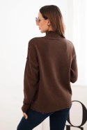 Sweter damski wiskozowy z prążkowanym półgolfem i luźnym fasonem brązowy