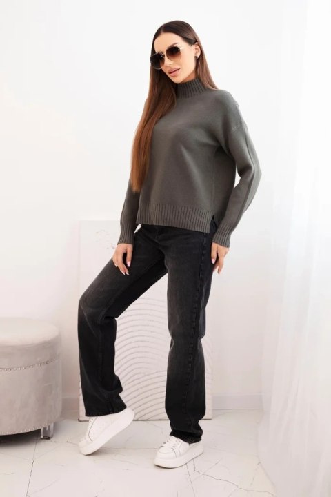 Sweter damski z półgolfem wiskozowy o luźnym kroju khaki Sweter damski z półgolfem wiskozowy o luźnym kroju khaki