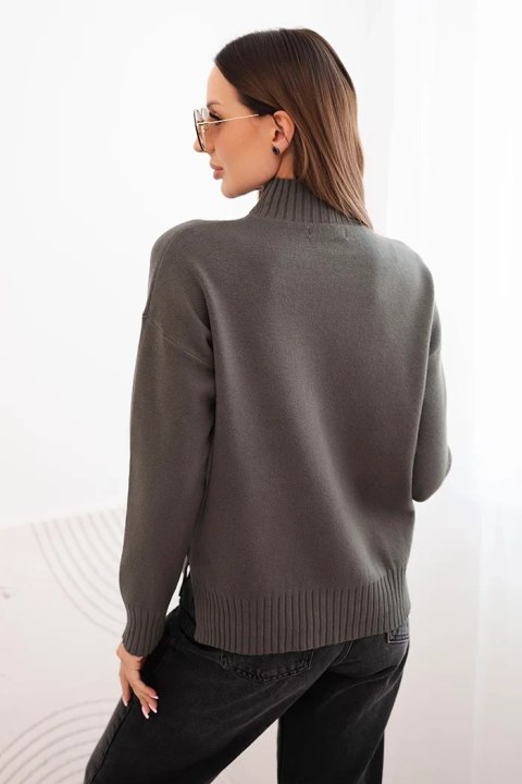 Sweter damski z półgolfem wiskozowy o luźnym kroju khaki Sweter damski z półgolfem wiskozowy o luźnym kroju khaki