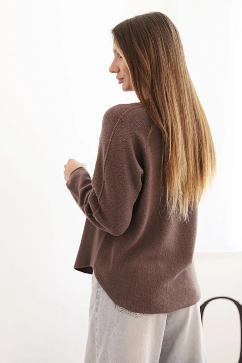 Sweterek damski  z wiskozy z długim rękawem i okrągłym dekoltem mocca  