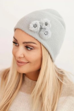 Czapka damska z ozdobnymi futrzanymi kwiatami elegancka jasno szara