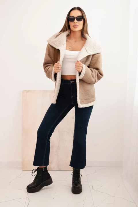 Kurtka damska Plus Size ocieplana z barankiem i guzikami krótki fason camelowa Kurtka damska Plus Size ocieplana z barankiem i guzikami krótki fason camelowa
