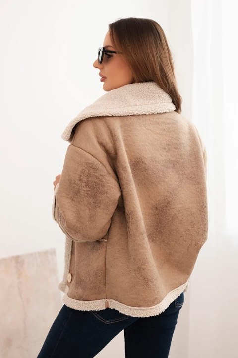Kurtka damska Plus Size ocieplana z barankiem i guzikami krótki fason camelowa Kurtka damska Plus Size ocieplana z barankiem i guzikami krótki fason camelowa