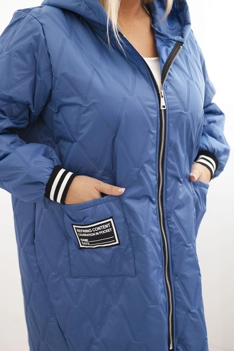 Kurtka damska Plus Size pikowana z kapturem i sportowymi mankietami jasno jeansowa Kurtka damska Plus Size pikowana z kapturem i sportowymi mankietami jasno jeansowa