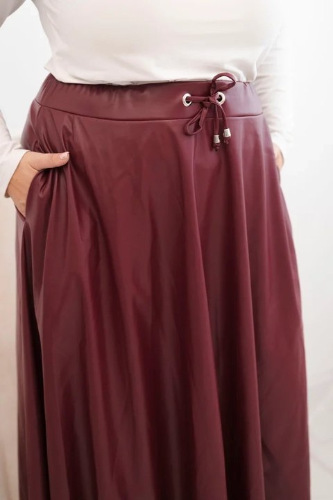 Spódnica damska Plus Size z ekoskóry z gumką i troczkiem w pasie bordowa Spódnica damska Plus Size z ekoskóry z gumką i troczkiem w pasie bordowa
