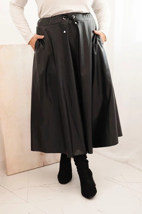 Spódnica damska Plus Size z ekoskóry z gumką i troczkiem w pasie czarna Spódnica damska Plus Size z ekoskóry z gumką i troczkiem w pasie czarna
