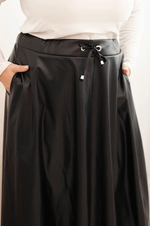 Spódnica damska Plus Size z ekoskóry z gumką i troczkiem w pasie czarna Spódnica damska Plus Size z ekoskóry z gumką i troczkiem w pasie czarna