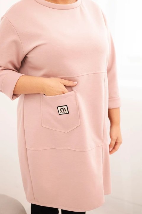Sukienka damska Plus Size masełko z kieszenią i rękawem 3/4 pudrowy róż Sukienka damska Plus Size masełko z kieszenią i rękawem 3/4 pudrowy róż