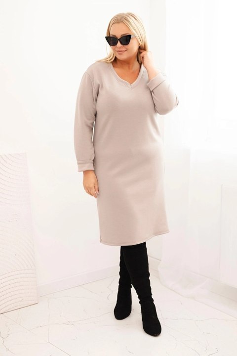 Sukienka damska Plus Size masełkowa z dekoltem V i rękawem ciemno beżowa Sukienka damska Plus Size masełkowa z dekoltem V i rękawem ciemno beżowa
