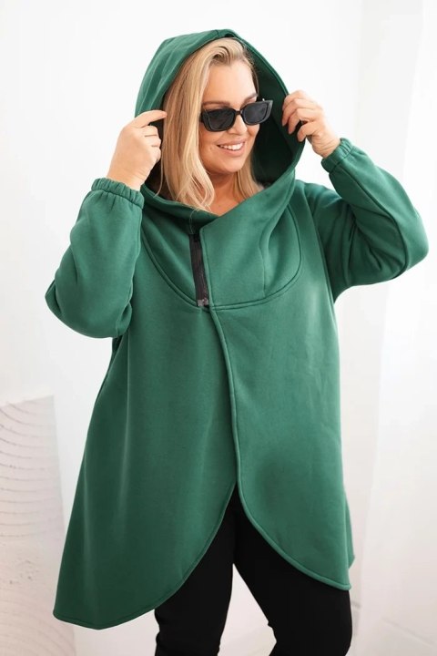 Bluza damska Plus Size ocieplana z kapturem i asymetrycznym zamkiem ciemno zielona Bluza damska Plus Size ocieplana z kapturem i asymetrycznym zamkiem ciemno zielona
