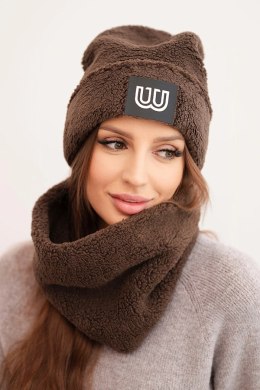 Komplet damski polarowy czapka i komin z ozdobną naszywką brązowy
