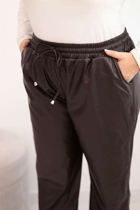 Spodnie damskie Plus Size z ekoskóry z wysokim stanem i gumką w pasie brązowe Spodnie damskie Plus Size z ekoskóry z wysokim stanem i gumką w pasie brązowe