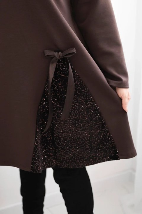 Sukienka damska Plus Size z ozdobną wstawką z cekinami brązowa Sukienka damska Plus Size z ozdobną wstawką z cekinami brązowa