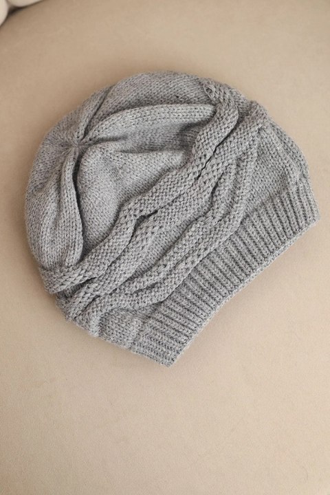 Czapka damska zimowa wełniana z ozdobnym splotem K429 szara