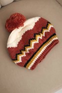 Czapka damska zimowa wełniana z pomponem i kolorowym wzorem K435 ecru + ruda