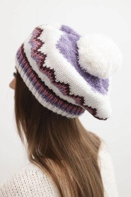 Czapka damska zimowa wełniana z pomponem i kolorowym wzorem K435 fioletowa + biała