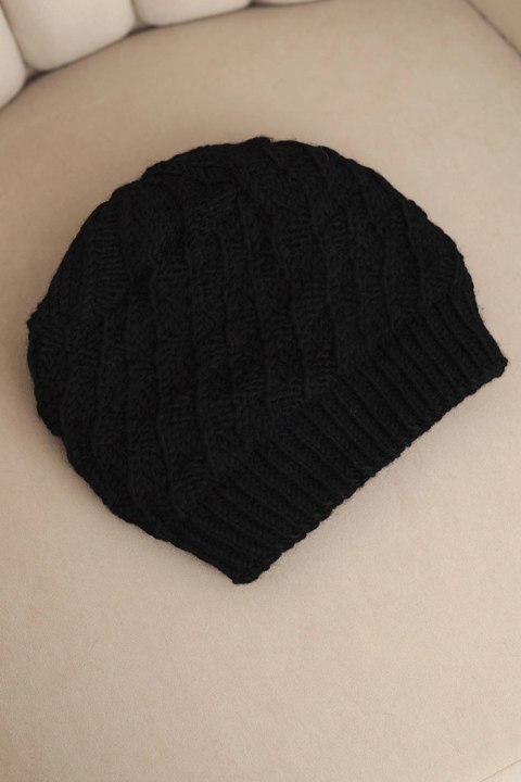 Czapka damska zimowa wełniany z ozdobnym splotem K430 czarna