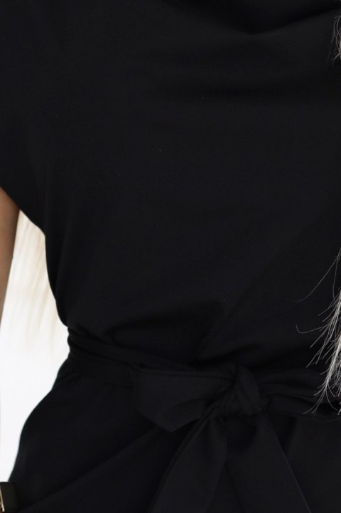 240-8 ROXI sukienka z asymetryczną spódnicą i paskiem - CZARNA