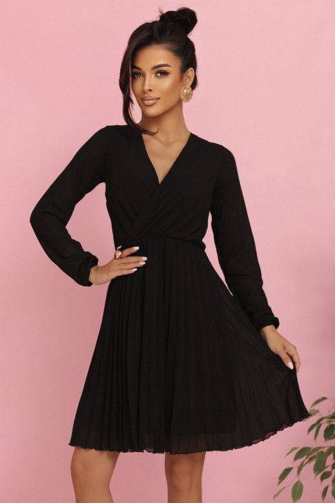 313-17 ISABELLE Polska plisowana sukienka z długim rękawem i dekoltem - CZARNA