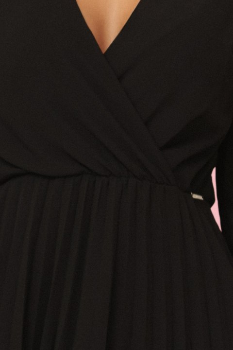 313-17 ISABELLE Polska plisowana sukienka z długim rękawem i dekoltem - CZARNA