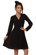 313-17 ISABELLE Polska plisowana sukienka z długim rękawem i dekoltem - CZARNA