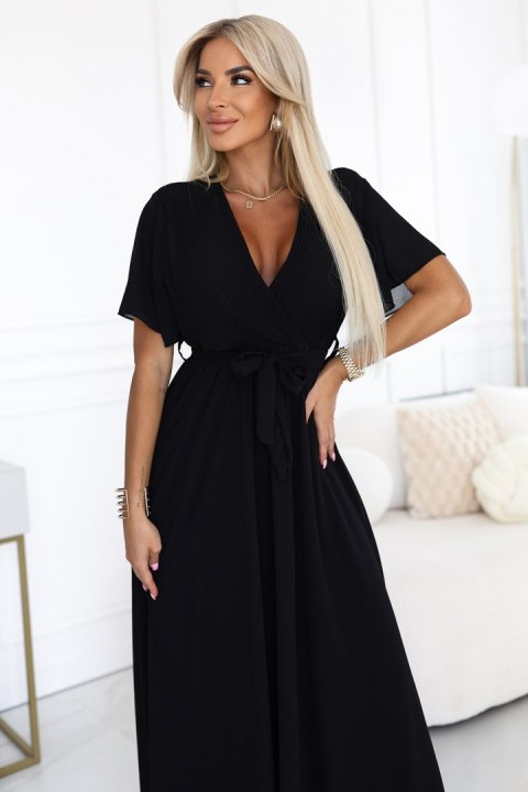 545-5 Długa sukienka z plisowanym dekoltem i wiązaniem - CZARNA