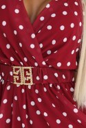 604-1 Zmysłowa sukienka w białe groszki z kopertowym dekoltem i ozdobnym paskiem - bordowa