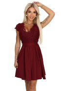 242-5 ANNA Koronkowa sukienka z dekoltem i rozkloszowaną spódnicą - bordowa