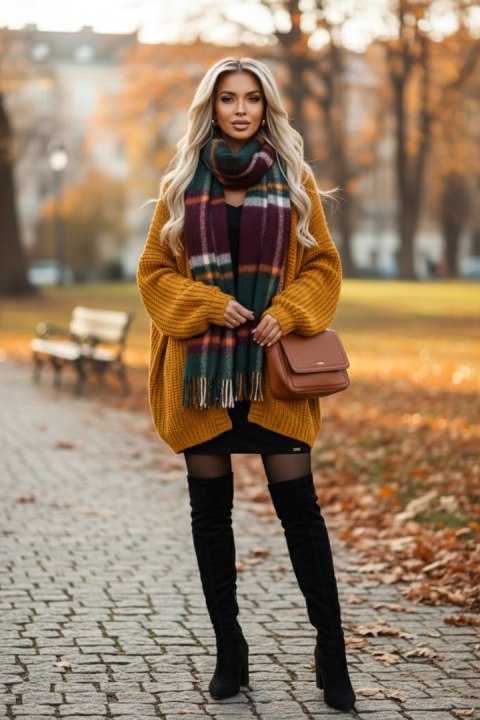 402-10 Wygodna sukienka nietoperz z długim rękawkiem - czarna