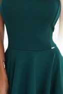 575-2 Rozkloszowana sukienka z efektownym dłuższym tyłem - butelkowa zieleń