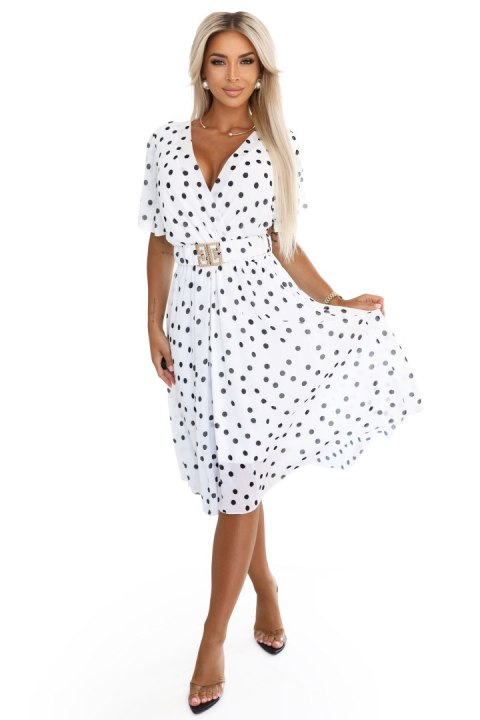 604-2 Zmysłowa sukienka w czarne groszki z kopertowym dekoltem i ozdobnym paskiem - biała