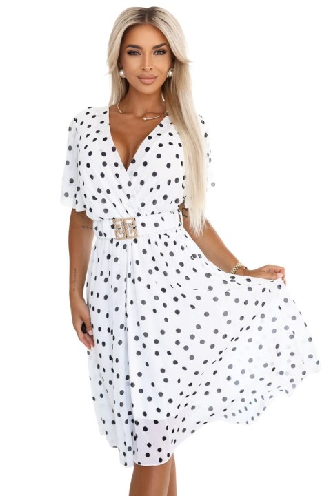 604-2 Zmysłowa sukienka w czarne groszki z kopertowym dekoltem i ozdobnym paskiem - biała