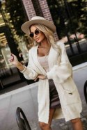 628-1 Modny kardigan oversize z ozdobną broszką i praktycznymi kieszeniami - beżowy