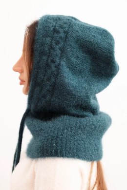 Czapka kaptur damski z wiązaniem i warkoczowym splotem morska