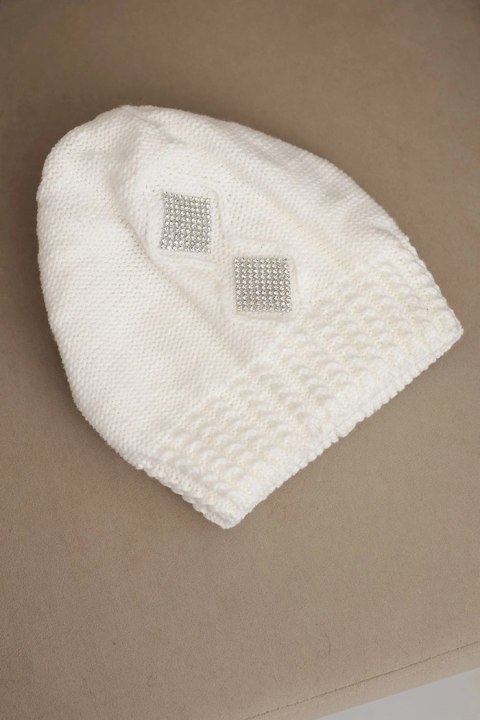 Czapka damska zimowa wełniana z cyrkoniami i wzorem K455 biała