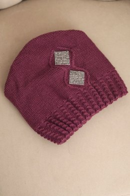 Czapka damska zimowa wełniana z cyrkoniami i wzorem K455 ciemno fioletowa