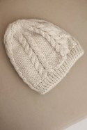 Czapka damska zimowa wełniana z warkoczowym splotem K452 beżowa